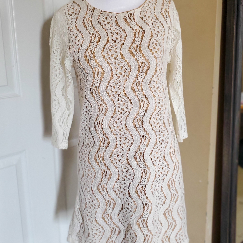 Everly White Sheath Dress with Crew Neck and 3/4 Sleeves